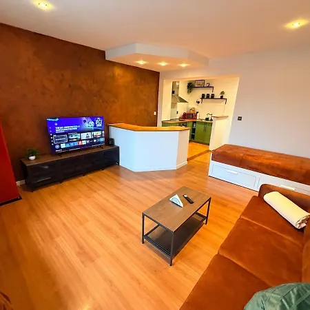 Prime Location Near Stadium & Downtown Apartment *