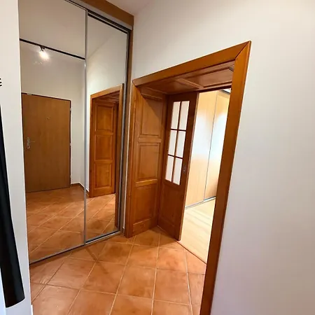 Prime Location Near Stadium & Downtown Lejlighed