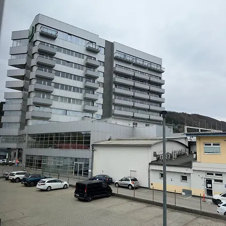 Lejlighed Prime Location Near Stadium & Downtown